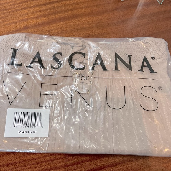 NWT Off Shoulder Top - Picture 2 of 7